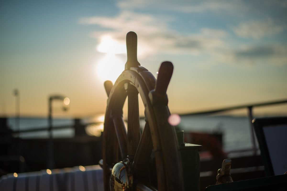 This is an image of a sailor wheel for an article called Navigating Strategic Planning with a Deep Dive into Best Practices and Common Pitfalls by Octopus competitive intelligence agency octopus market intelligence solutions octopus competitive intelligence services